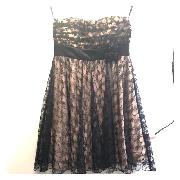 Appropriate behavior - Sleeveless dress - Picture 2 of 8